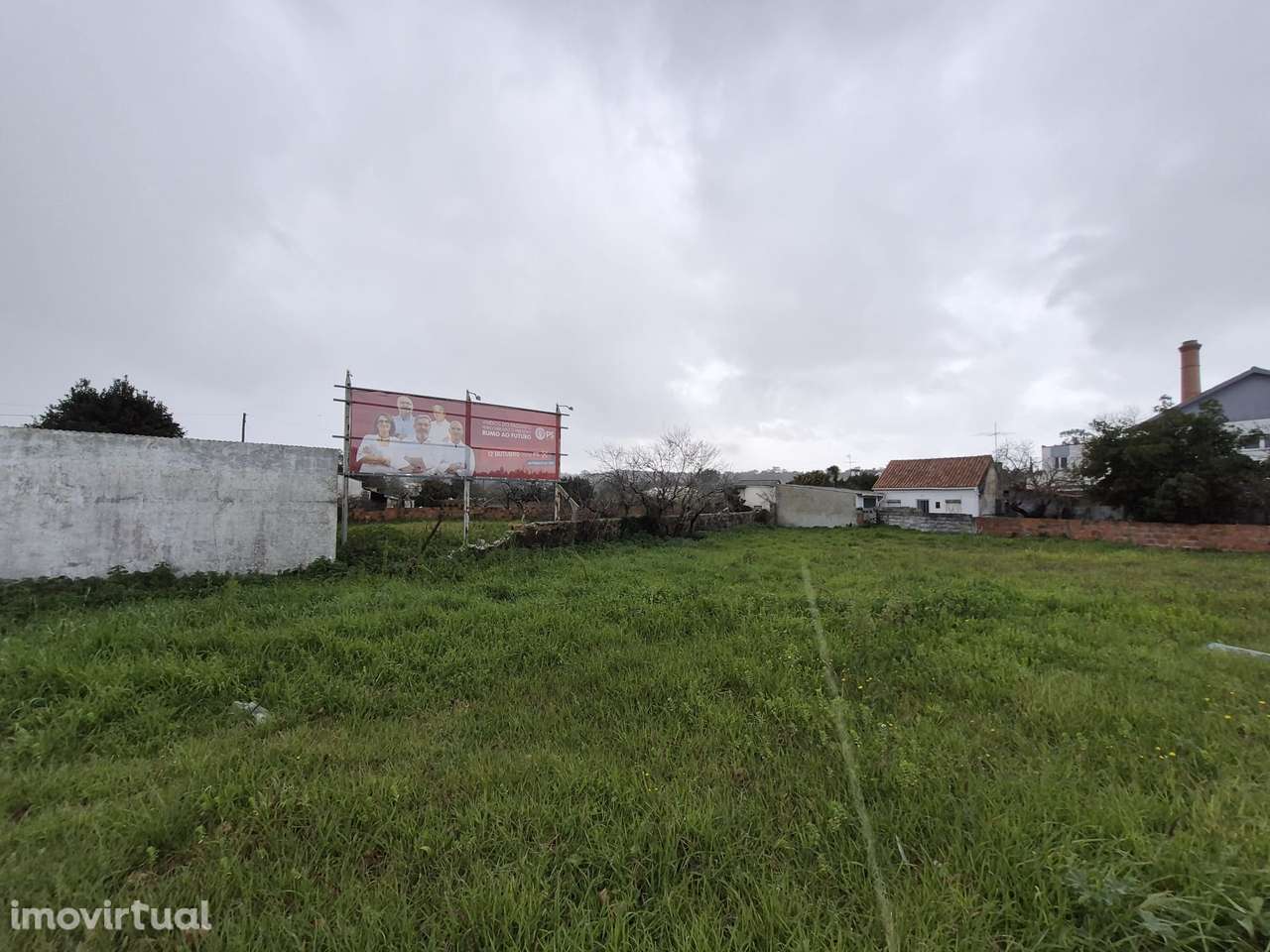Terreno urbano, de 1750m², a 1 minuto do centro da Marinha Grande. - Grande imagem: 2/7