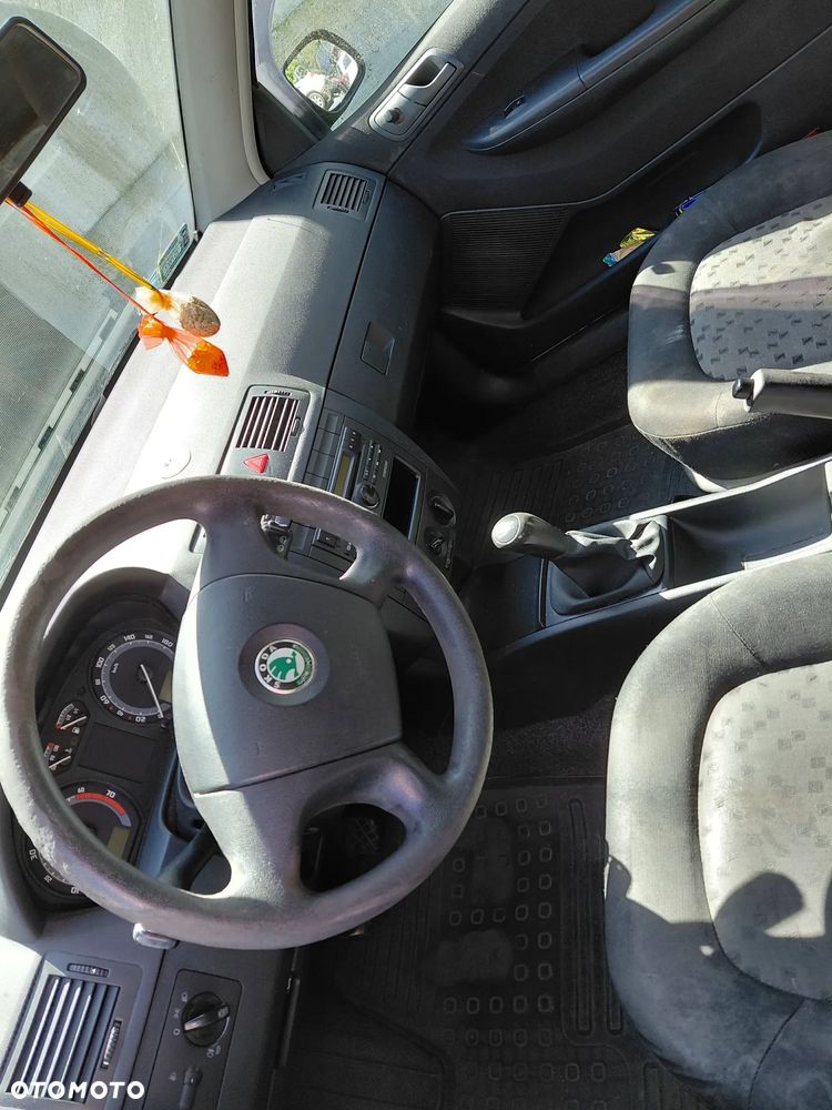 Na części: Skoda Fabia Combi  Rok 2007 Pojemność 1390 Moc 59 Benzyna - 4