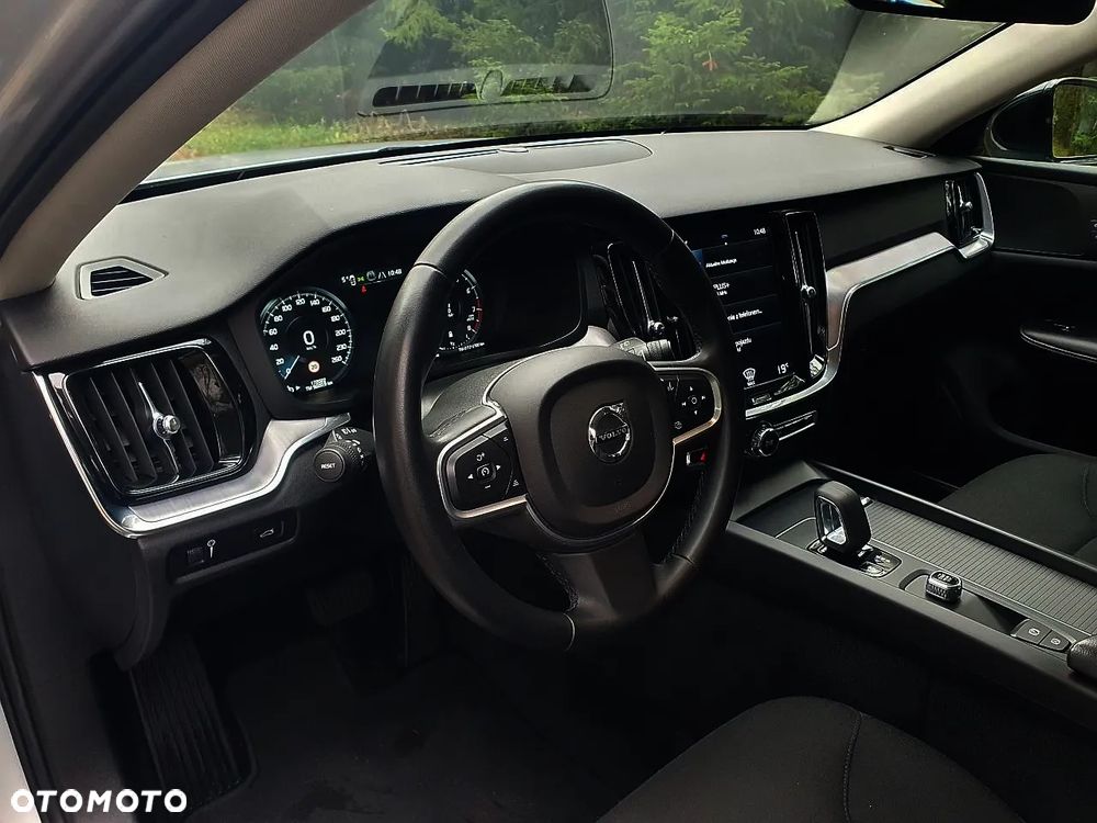 Volvo V60 B3 B DKG Momentum Pro - 12