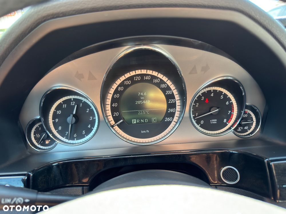 Mercedes-Benz Klasa E 250 CGI BlueEFFICIENCY Avantgarde - 32