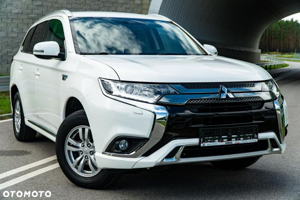 Mitsubishi Outlander 2.4 4WD Plus - 28