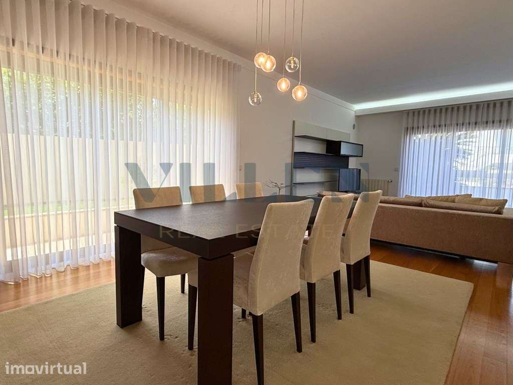 Moradia Exclusiva com Jardim, 2 Suítes e Salão de Convívio - Grande imagem: 4/49
