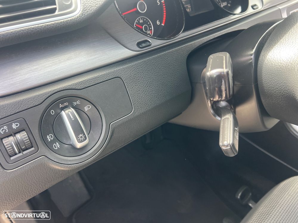 VW Passat 1.6 TDI Confortline - 22