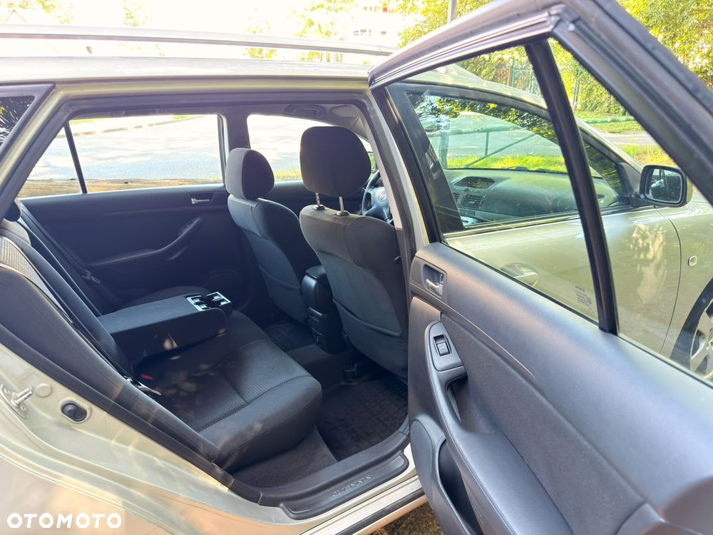 Toyota Avensis - 14