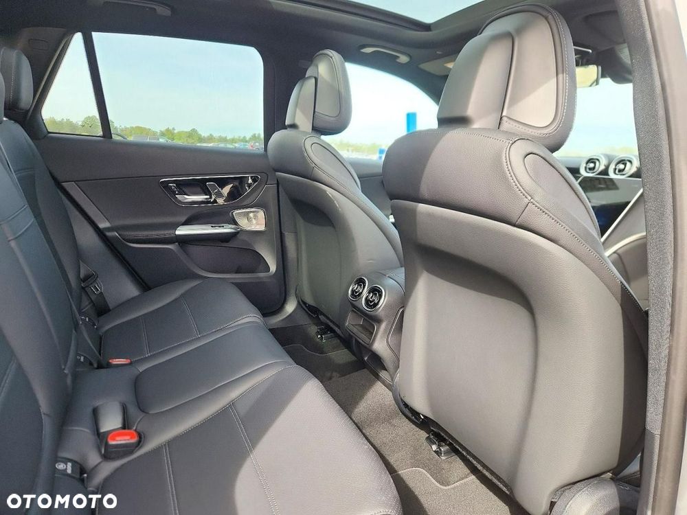 Mercedes-Benz GLC 300 4Matic 9G-TRONIC AMG Line - 11