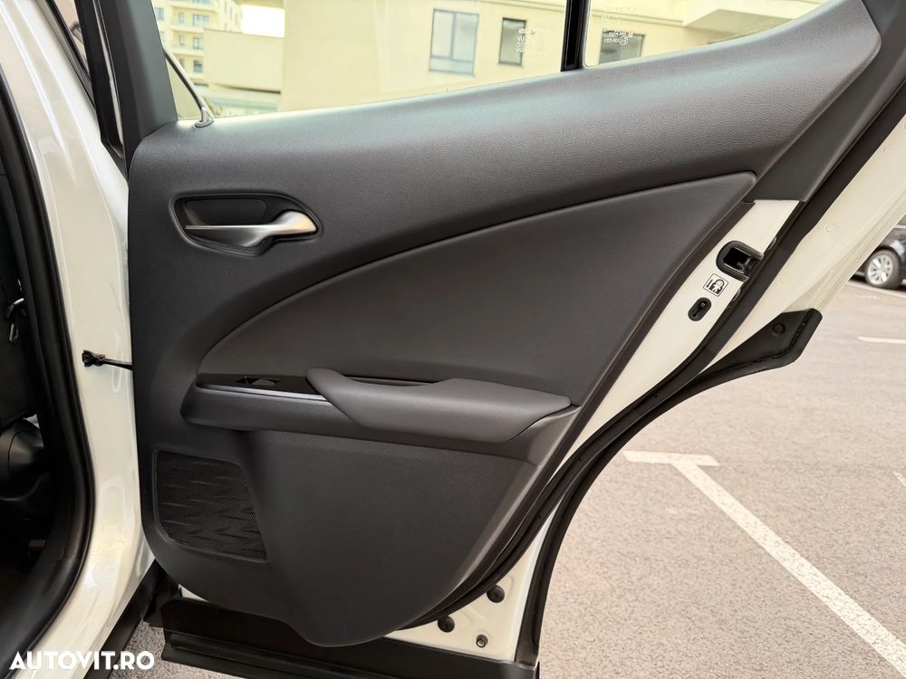 Lexus UX 250h FWD Business - 26