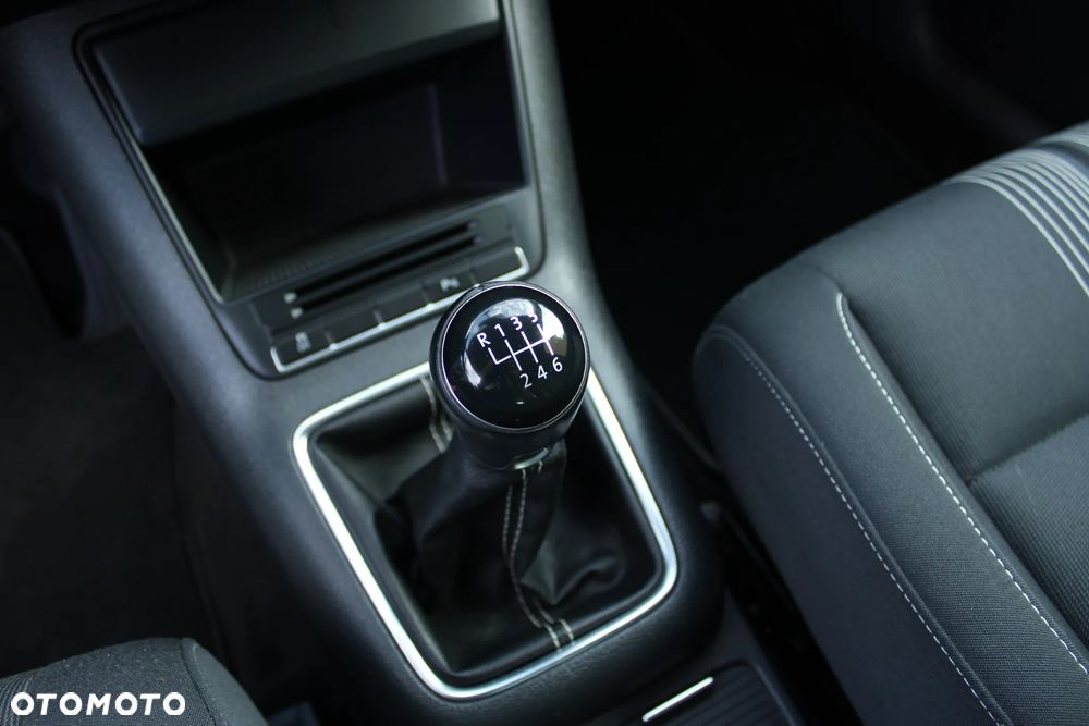 Volkswagen Golf 2.0 TDI DPF MATCH - 28