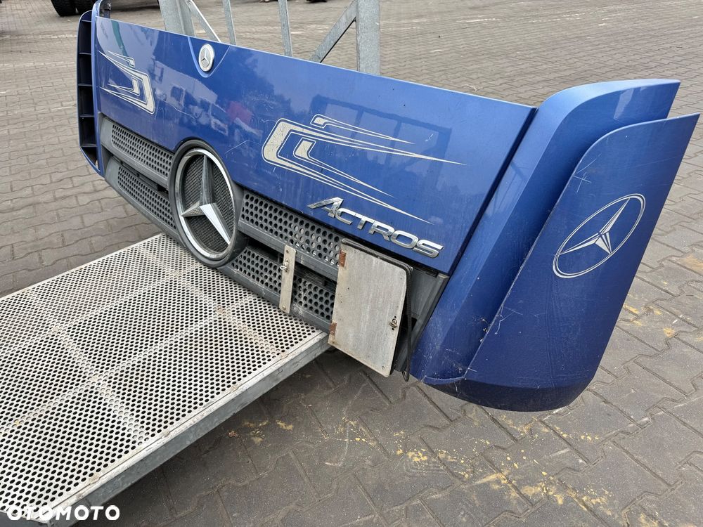 Kompletna maska, atrapa, antrapa, grill, policzki Mercedes Actros - 2