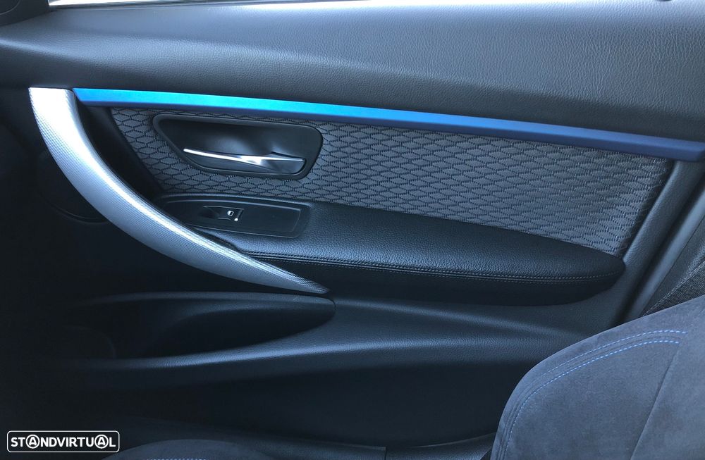 BMW 330 e iPerformance Pack M - 32