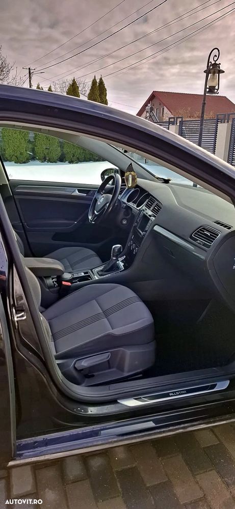 Volkswagen Golf 2.0 TDI BlueMotion Technology DSG Allstar - 11