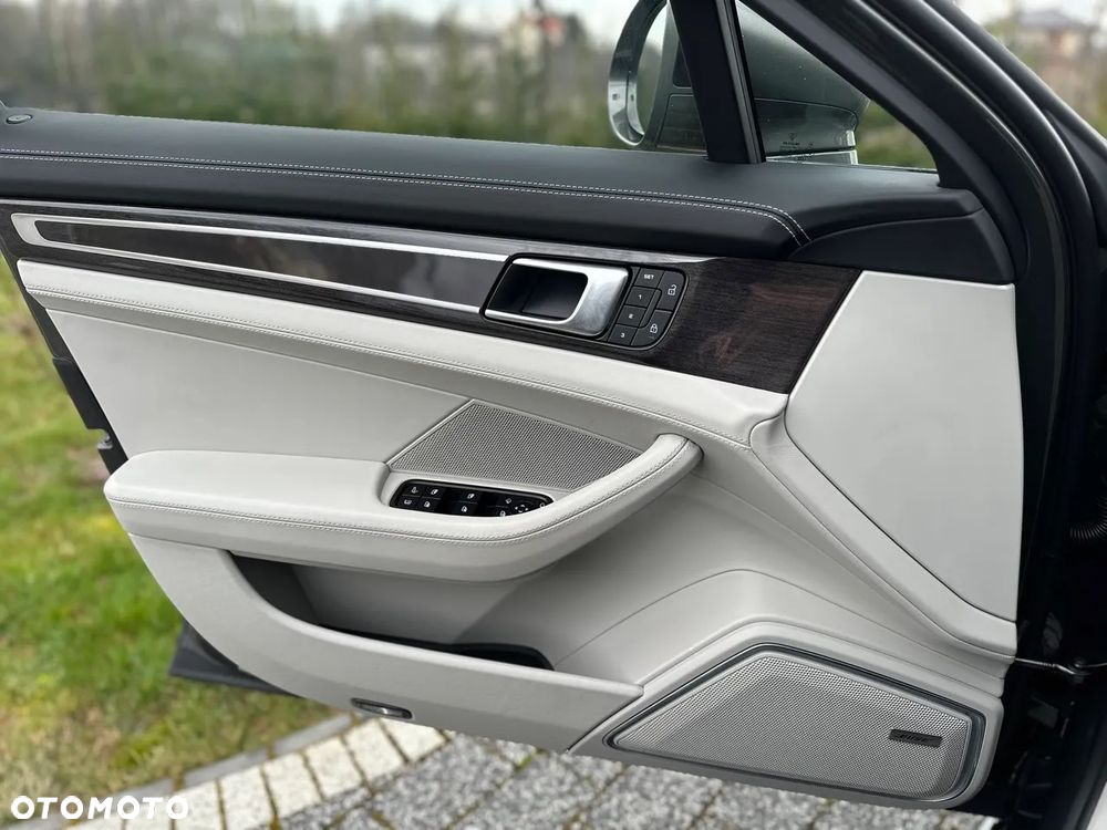 Porsche Panamera 4 E-Hybrid Platinum Edition - 11