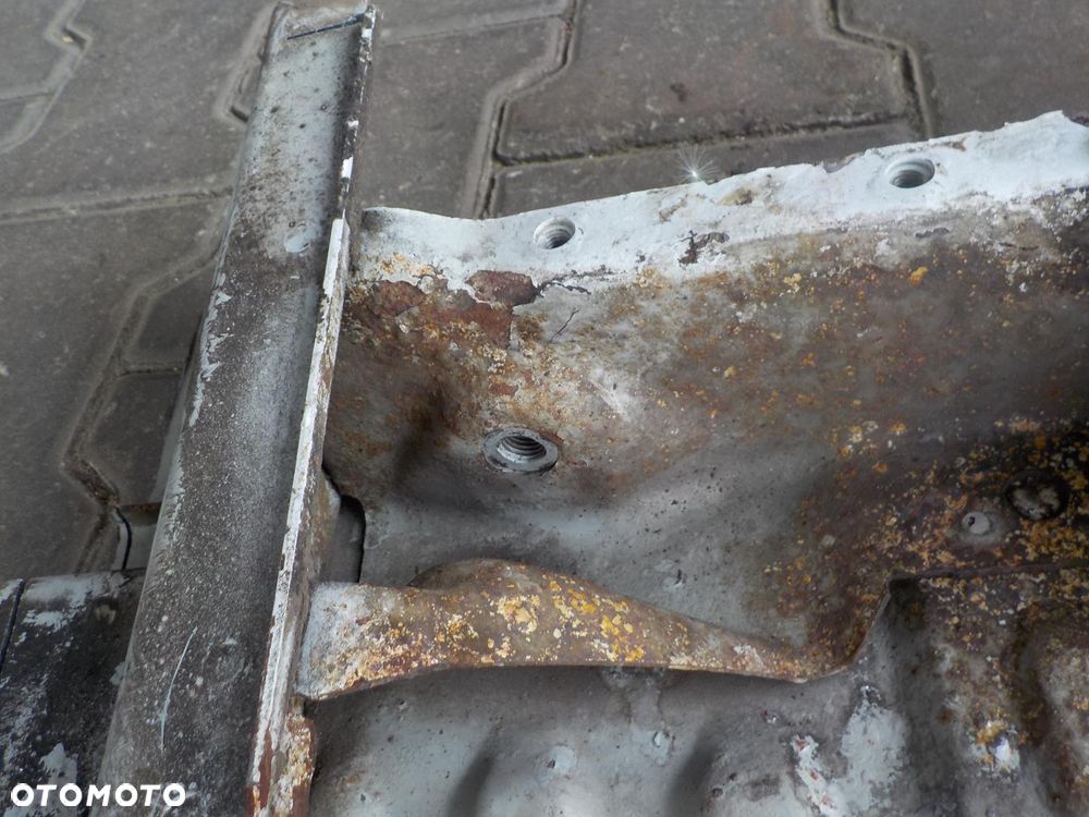 VW T5 UCHWYT MOCOWANIE AMORTYZATORA TYŁ TYLNE PRAWE LEWE - 2