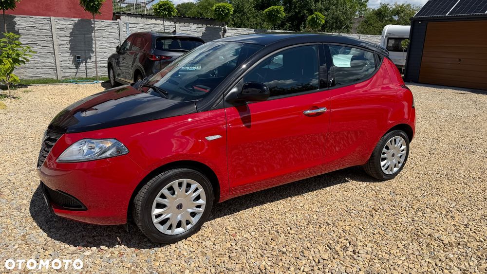 Lancia Ypsilon Y 1.2 8v Black & Red Edition - 35