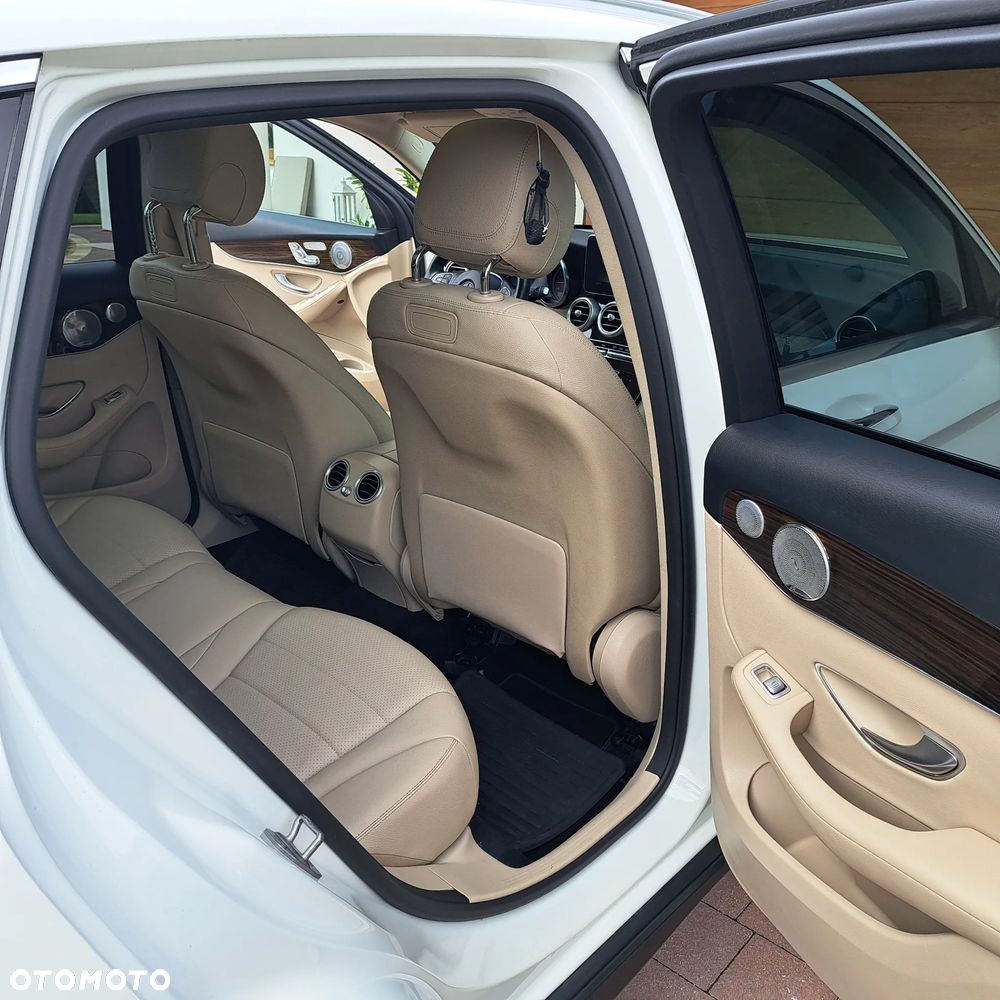 Mercedes-Benz GLC 300 4Matic 9G-TRONIC AMG Line - 10