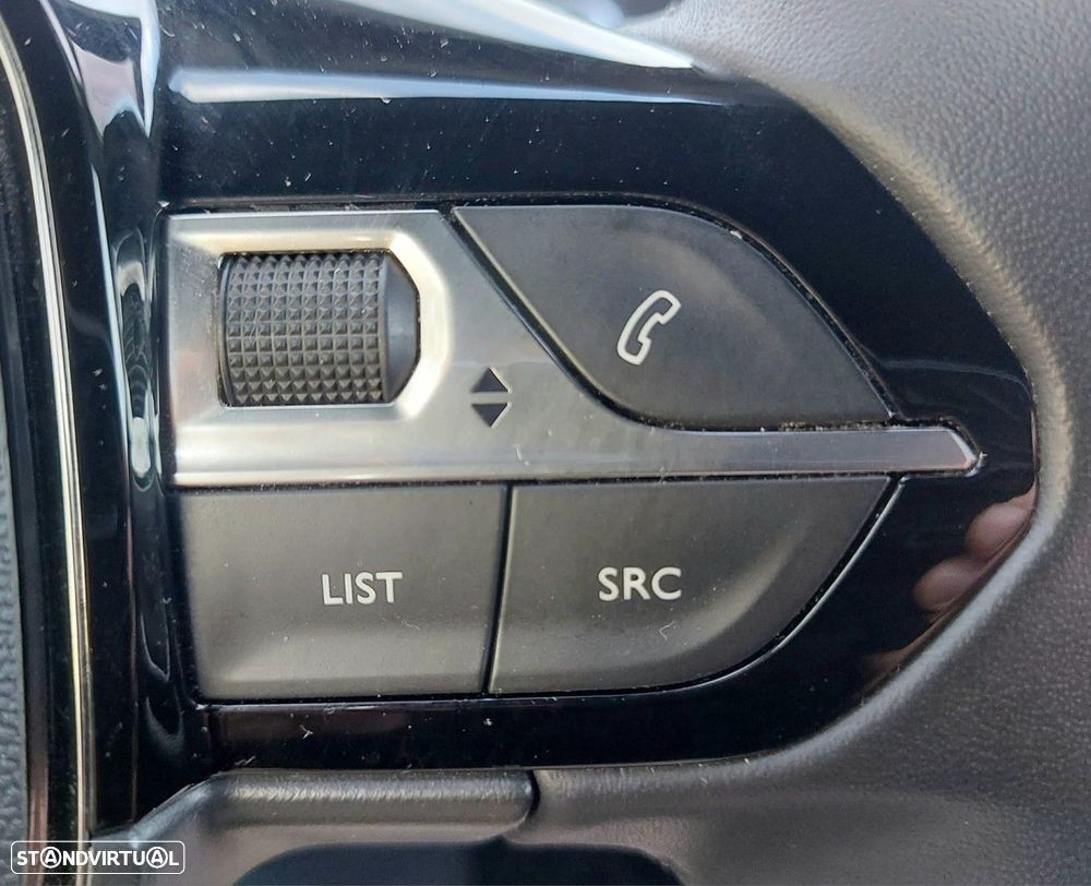Peugeot e-2008 50 kWh Active Pack — fotografia 37