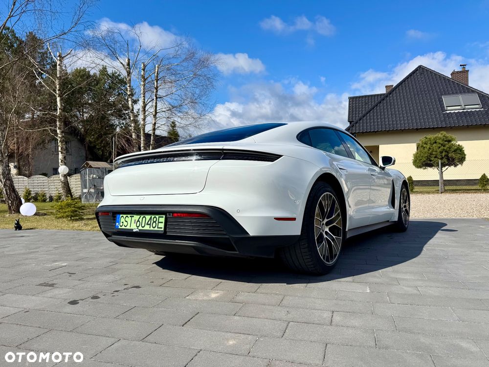 Porsche Taycan 4 - 9
