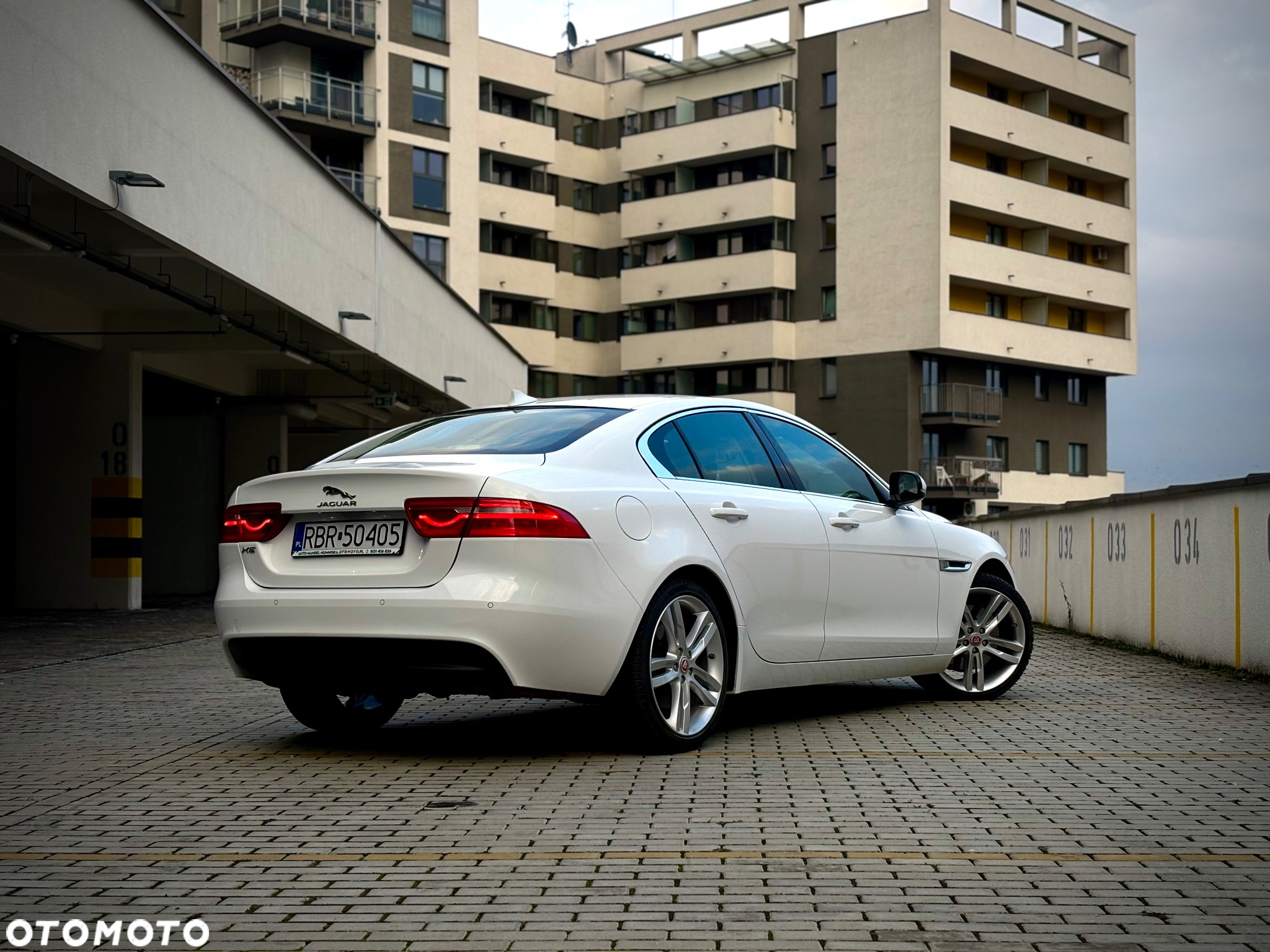 Jaguar XE 2.0 T Pure - 8