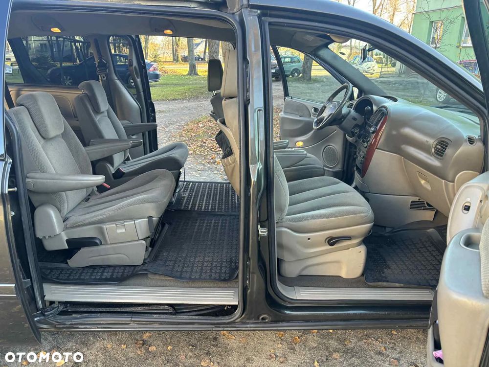 Chrysler Grand Voyager - 16