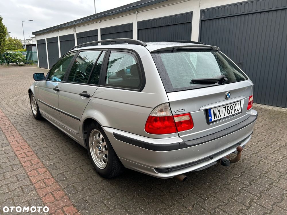 BMW Seria 3 318i - 4