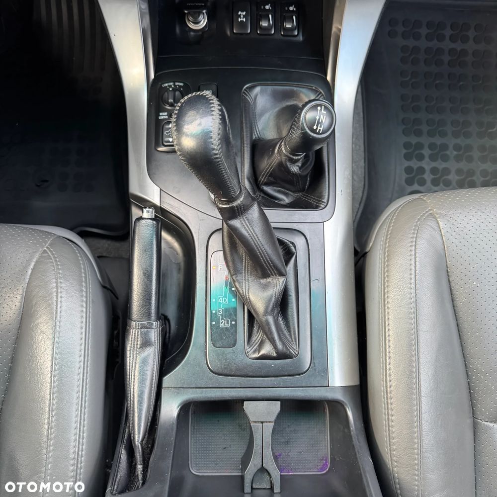 Toyota Land Cruiser - 10