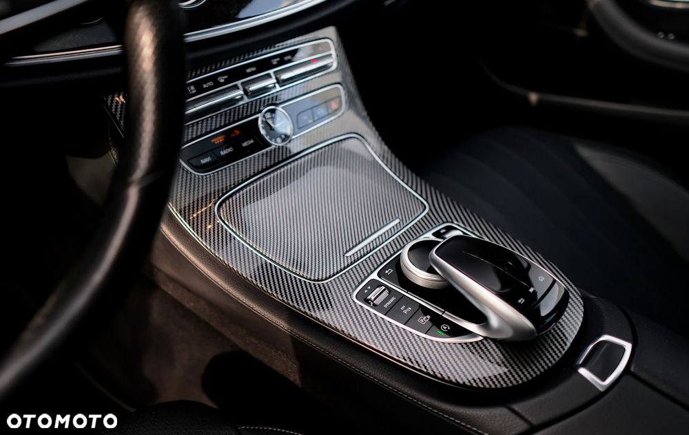 Mercedes-Benz Klasa E 300 9G-TRONIC - 23