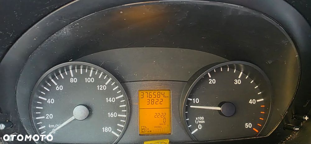 Mercedes-Benz Sprinter - 11