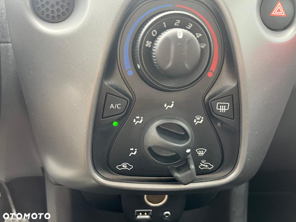 Toyota Aygo x-play - 11