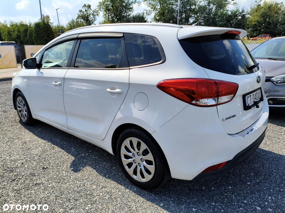 Kia Carens - 8