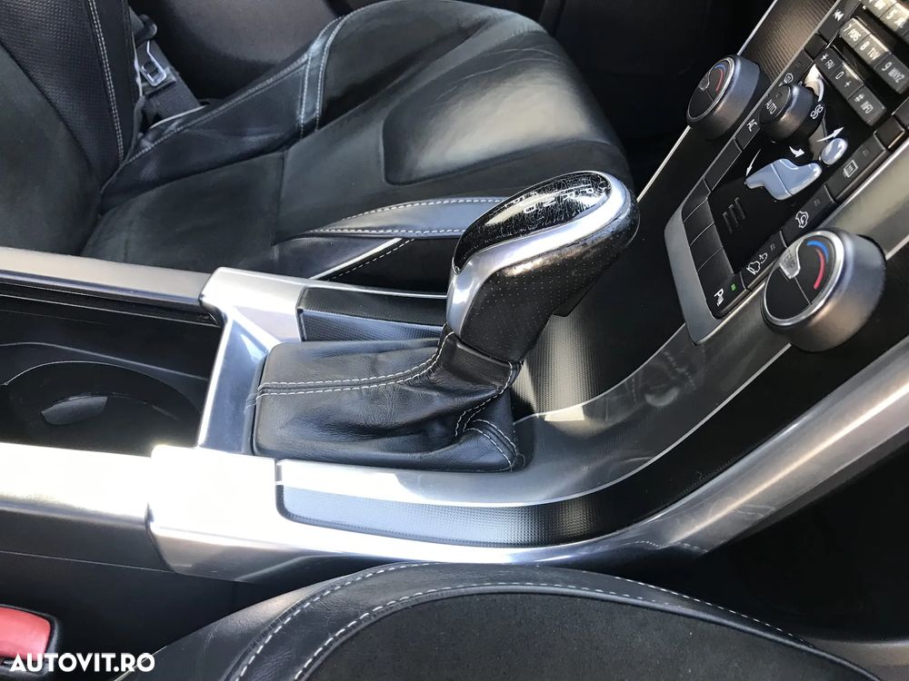 Volvo XC 60 D4AWD R-Design - 32