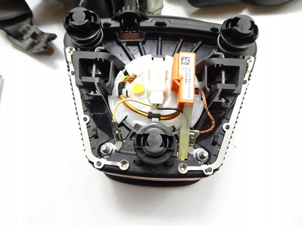 poduszki pasy kpl. volvo s60 v60 10-18r., - 9