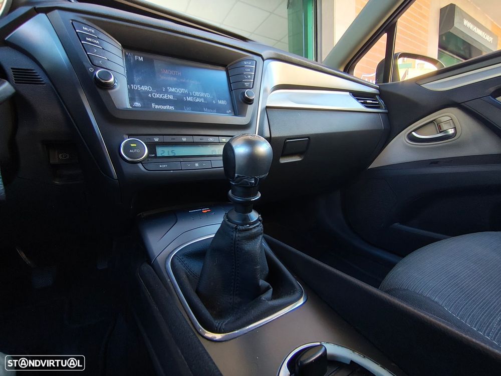 Toyota Avensis Touring Sports 1.6 D-4D Exclusive - 8