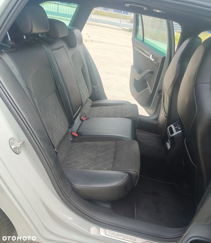 Skoda Superb 2.0 TDI SCR Sportline DSG - 19
