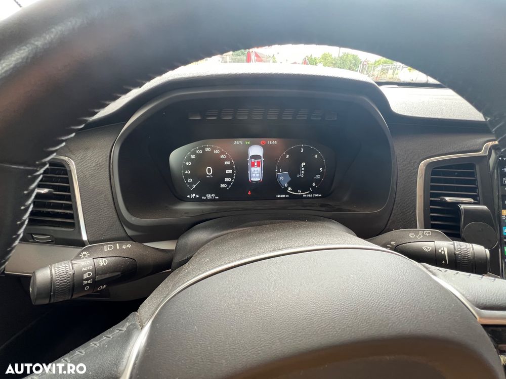 Volvo XC 90 D5 AWD Momentum - 6