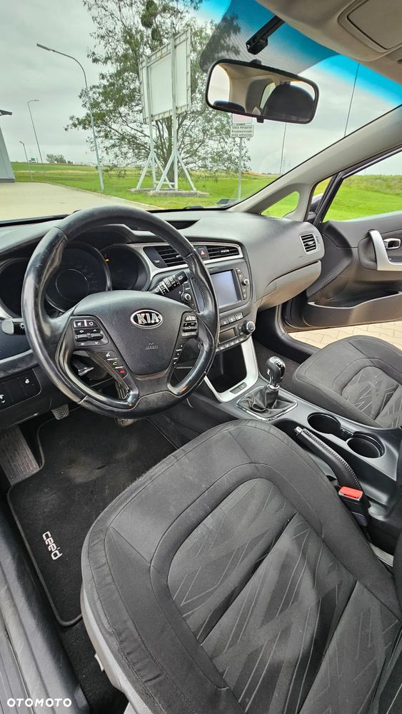 Kia Ceed - 8