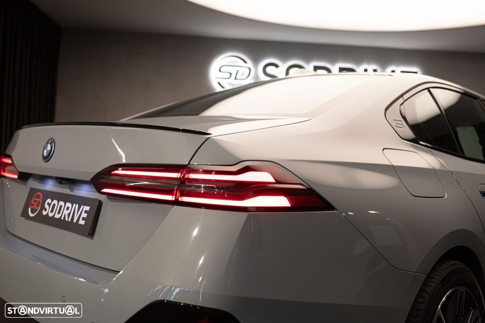 BMW 530 e Pack Desportivo M Pro - 6