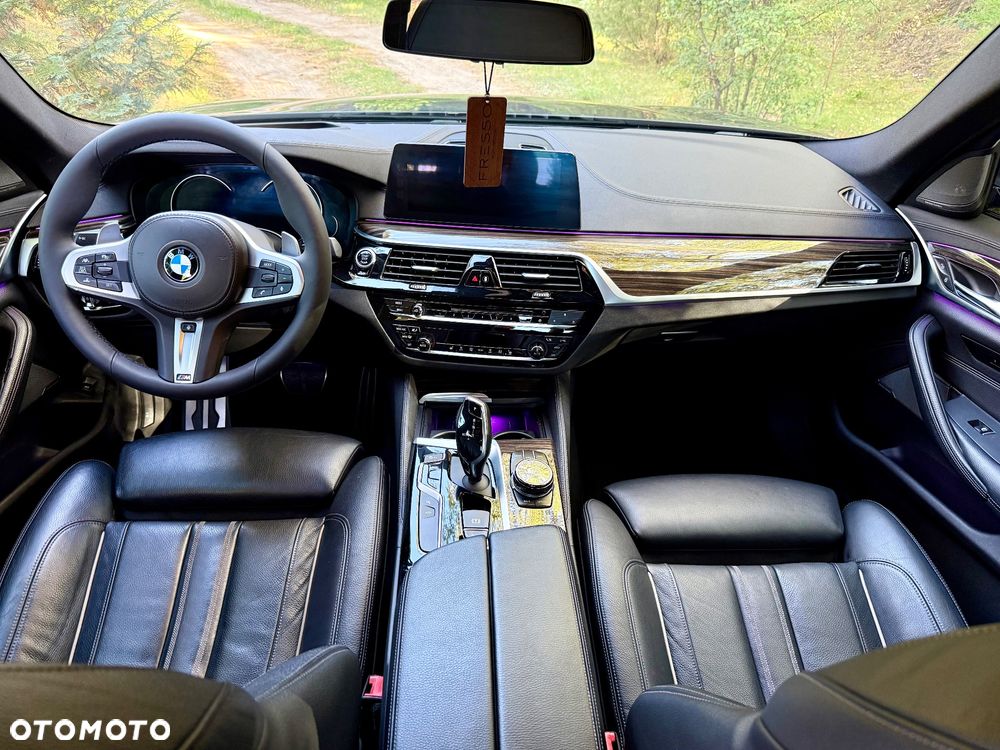 BMW Seria 5 M550i xDrive - 30