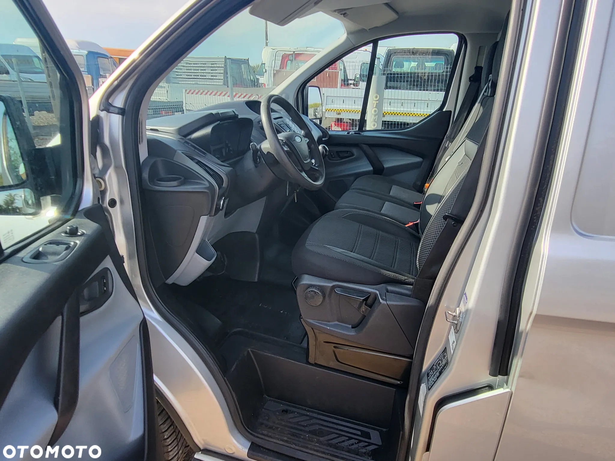 Ford TRANSIT CUSTOM - 24