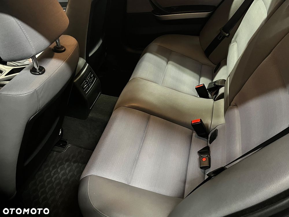 BMW Seria 3 318i - 17