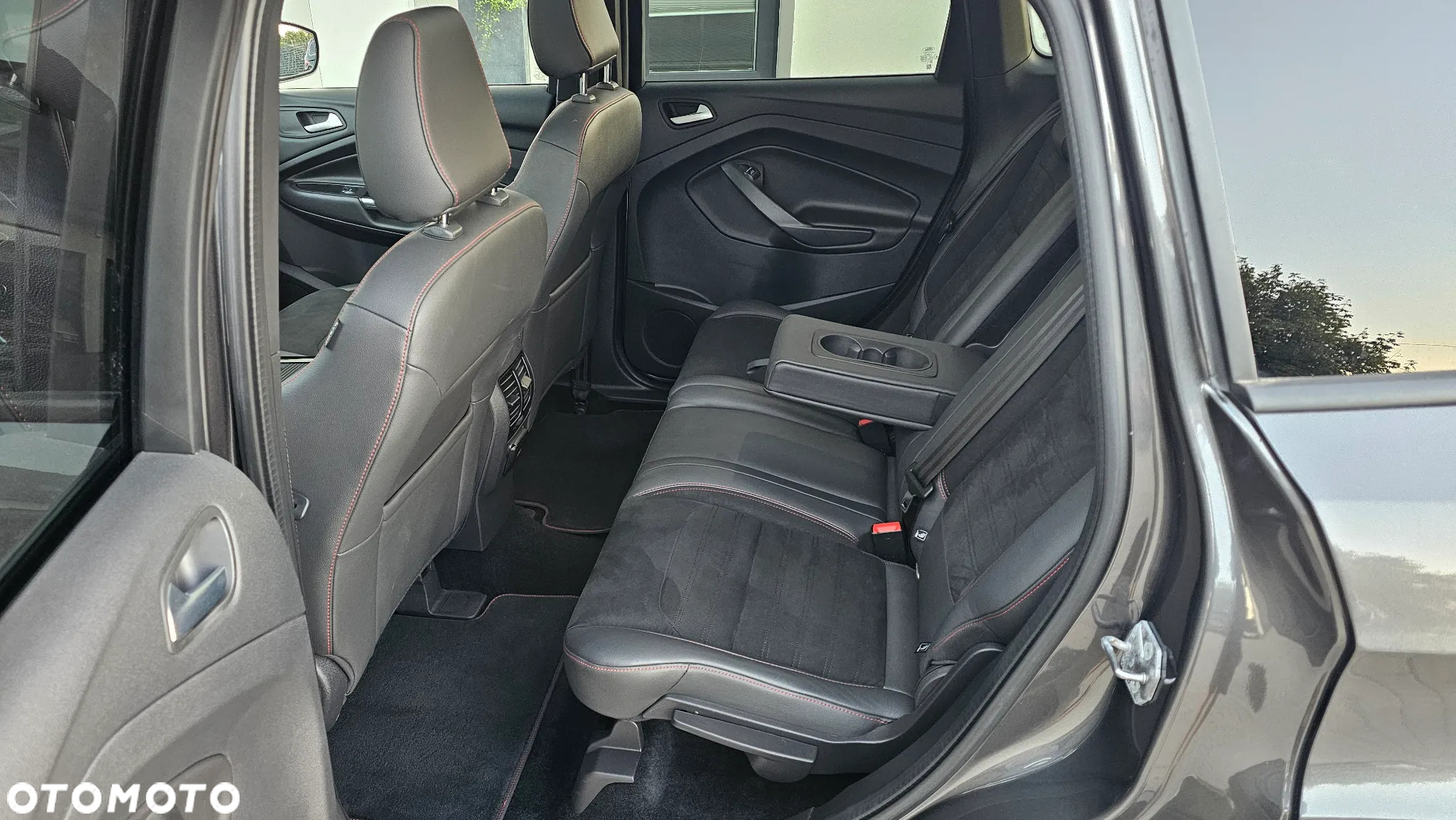Ford Kuga 1.5 EcoBoost 2x4 ST-Line - 12