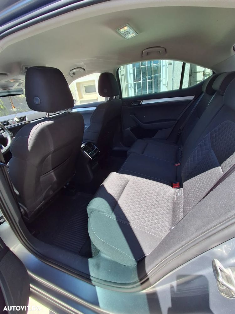 Skoda Superb 2.0 TDI DSG Ambition - 9