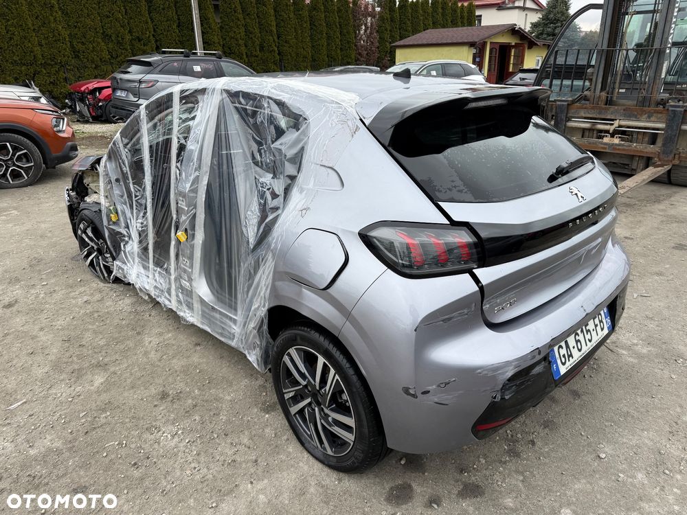 Peugeot 208 - 5