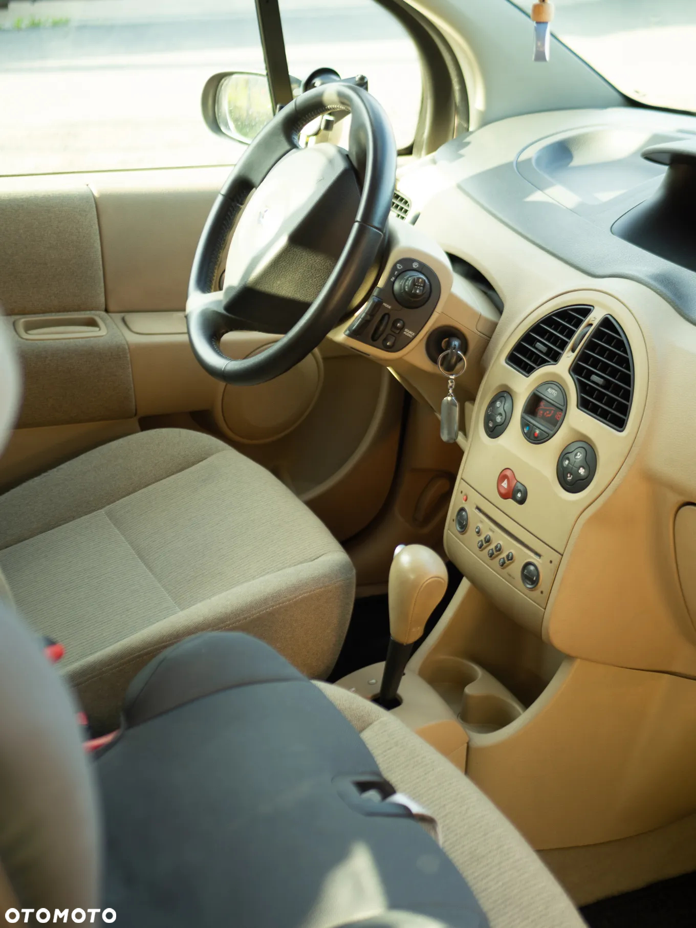 Renault Modus 1.6 16V ESP Privilege - 10