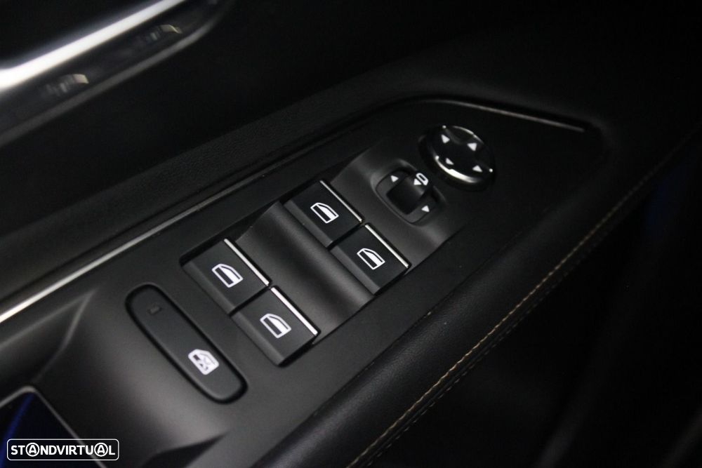 Peugeot 3008 1.6 Hybrid GT Line e-EAT8 - 28