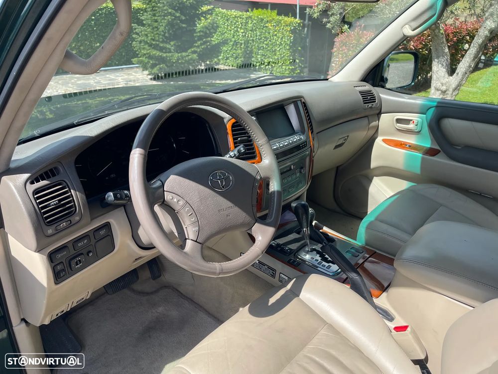 Toyota Land Cruiser - 8