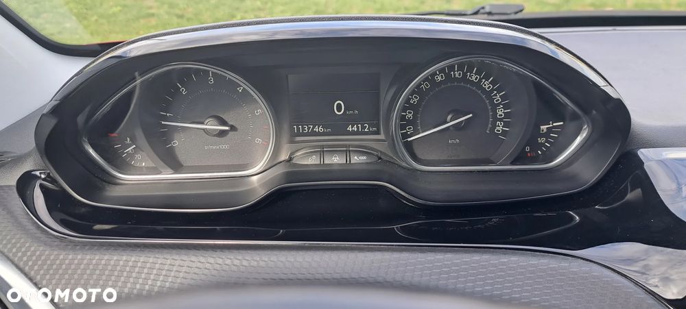 Peugeot 2008 1.6 BlueHDi Allure S&S - 8