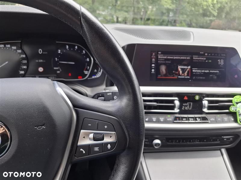BMW Seria 3 318i - 10