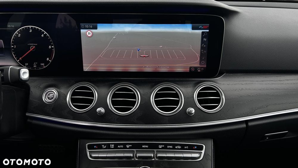 Mercedes-Benz Klasa E 220 d 4Matic 9G-TRONIC AMG Line - 17