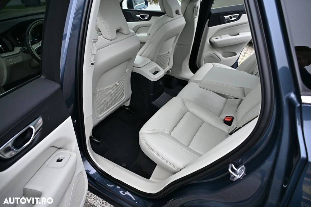 Volvo XC 60 T6 AWD Recharge Geartronic Inscription Expression - 20