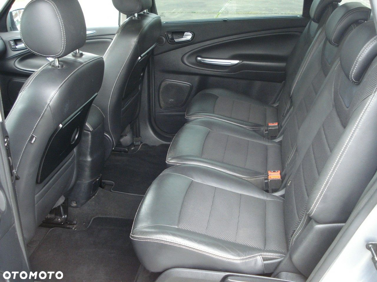 Ford S-Max - 12