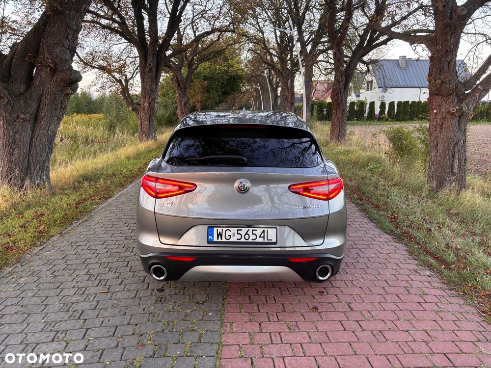 Alfa Romeo Stelvio 2.0 Turbo TI Q4 - 9